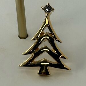 Vtg Avon Christmas tree lapel pin